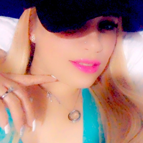 Meet your Posher, Ingrid - Picture 1 of 1